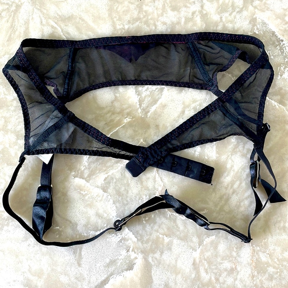 NWT black mesh garter hot pink intimissi one size M/L button detail stretchy